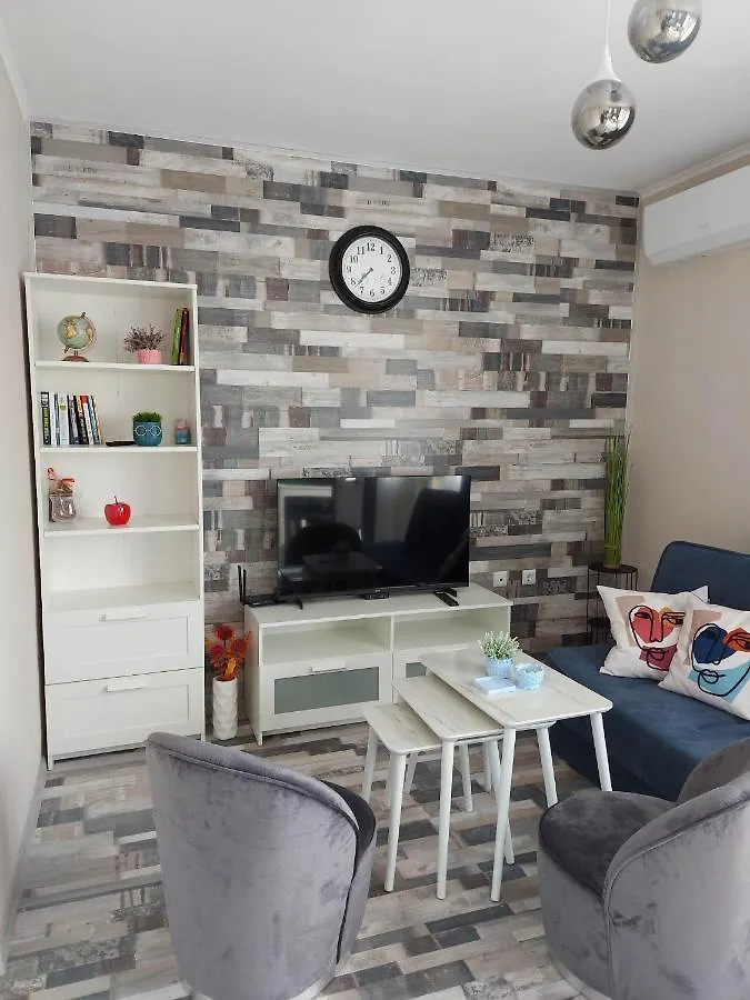 Апартамент 9 0*, Varna